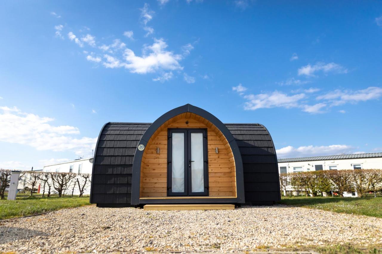 Hotel Camping Pods, Dovercourt Holiday Park Harwich Exterior foto